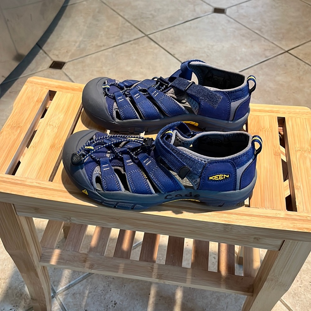 Keen size 6 water shoes